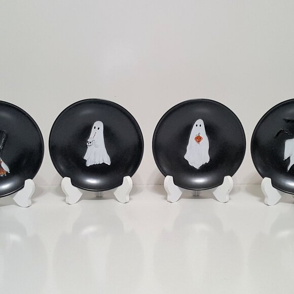 NEW Pottery Barn set of 4 Scary Squad Appetizer Plates 6.75" - Picture 1 of 8